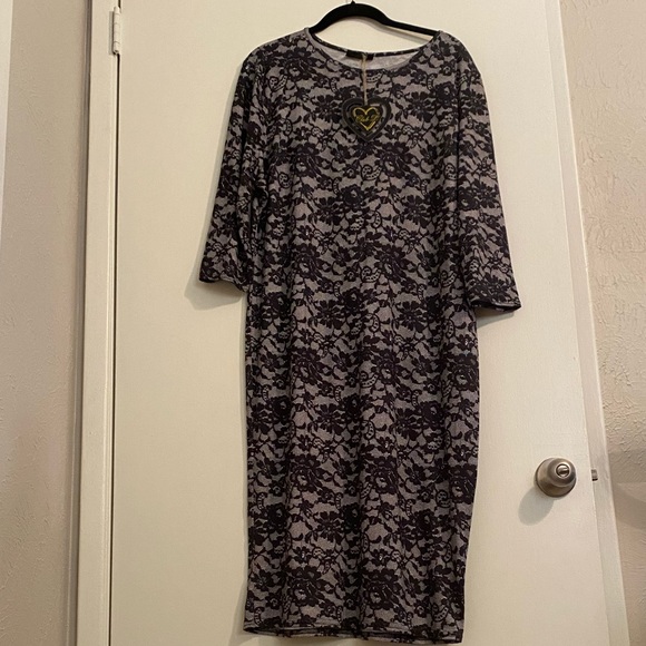 Black Lace Curvy Dress - Picture 11 of 11